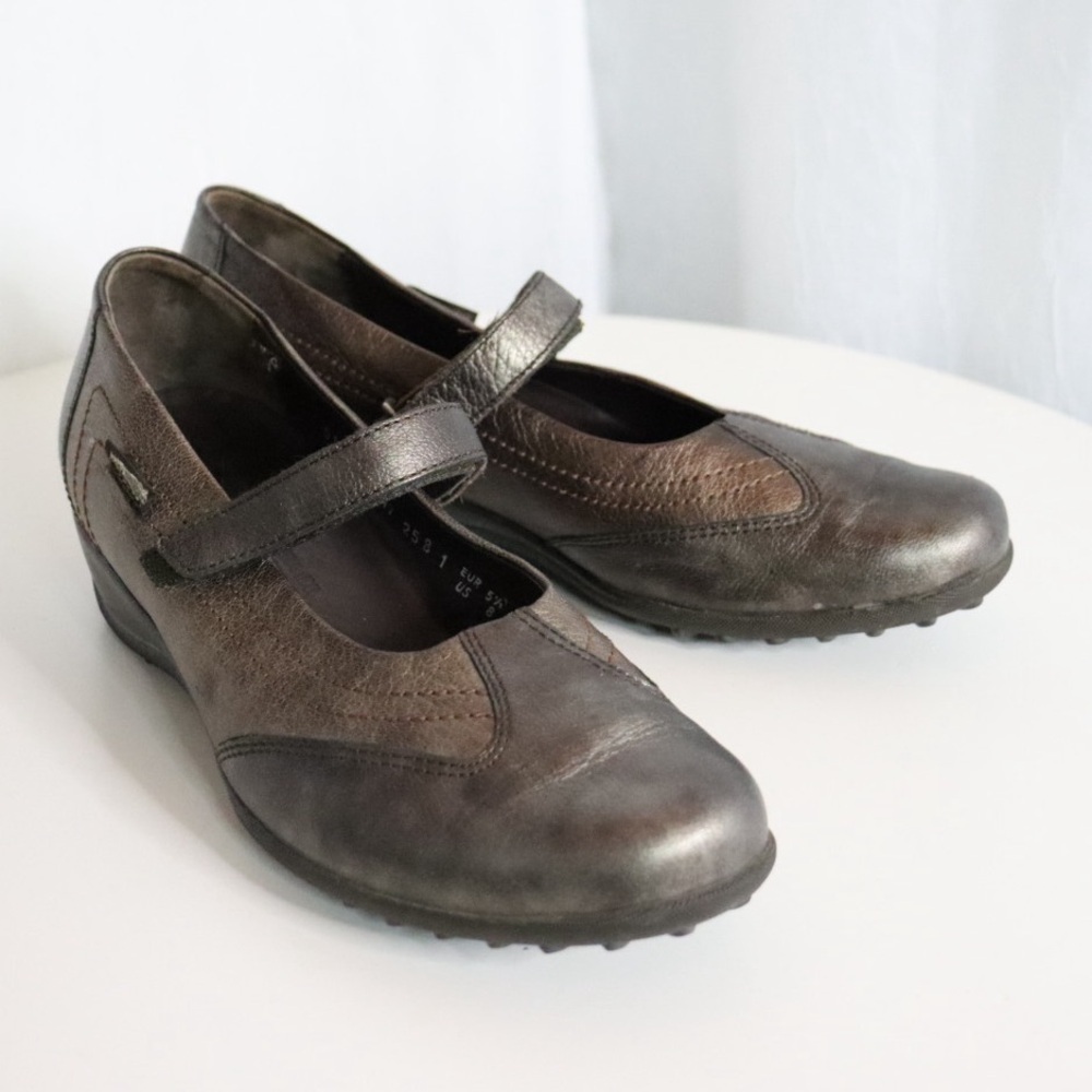 Mephisto LEIDINA bronze leather shoe for women with velcro closure